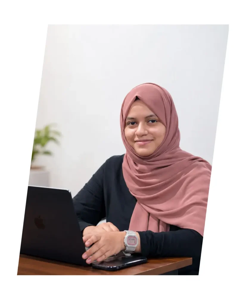 top-best-freelance-digital-marketer-in-jeddah working laptop